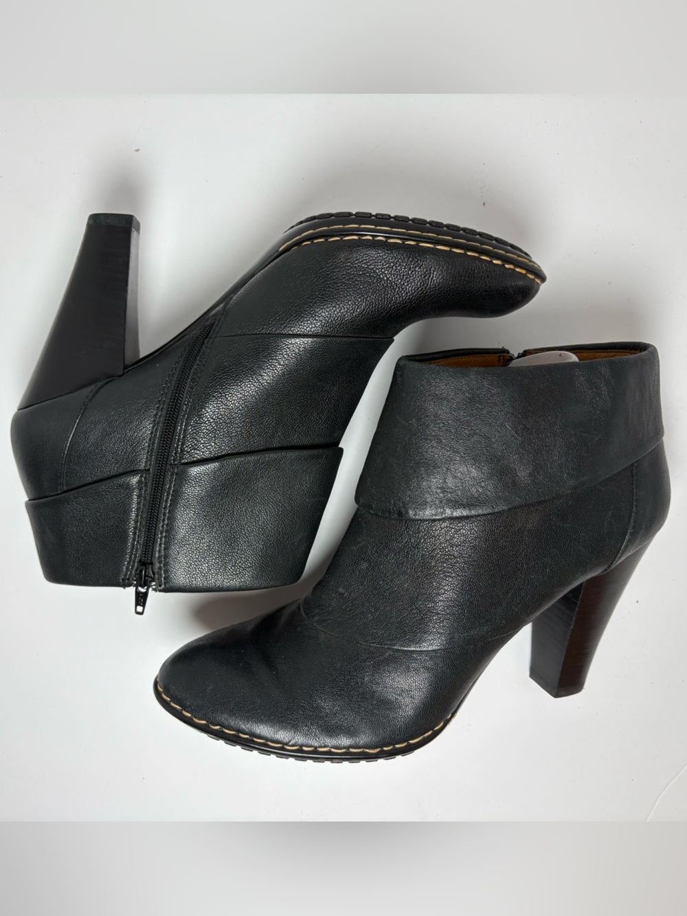 Sofft Women’s Black Leather Fold-over Cuffed Ankle Booties Boots Size 10M